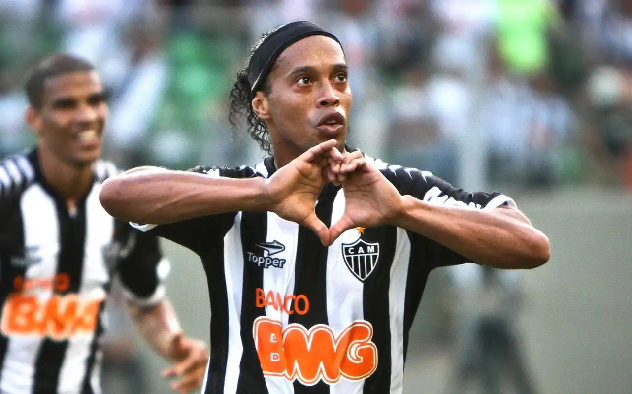 与此相对 与此相对