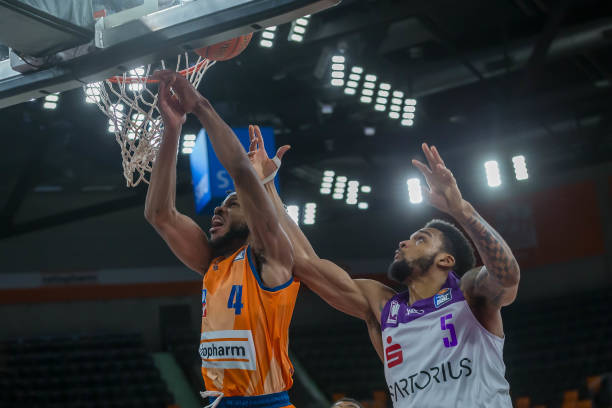 施罗德在防 施罗德在防