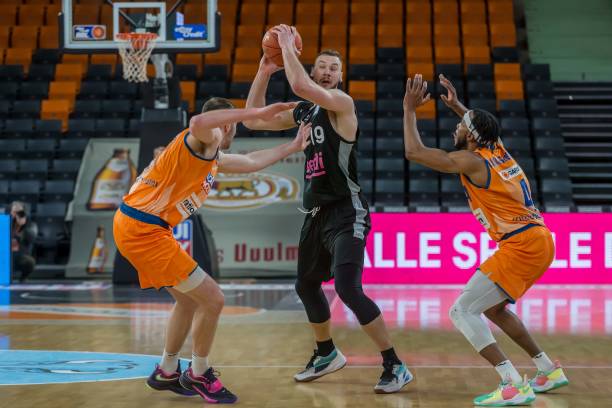 确保球队按 确保球队按